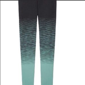 Victoria’s Secret pink ultimate leggings small